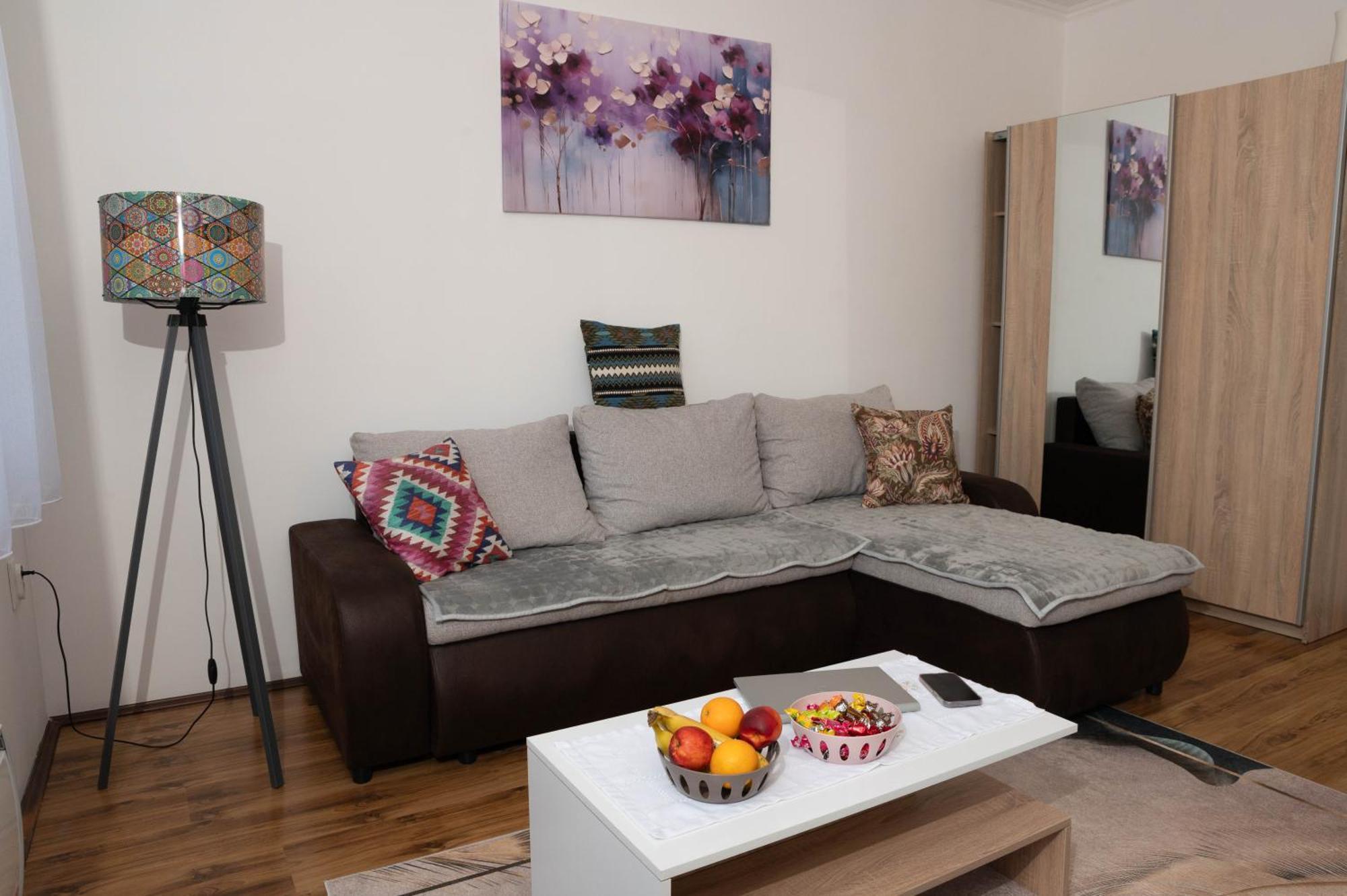 Nadahome - With Fast Wifi And Free Parking Sombor