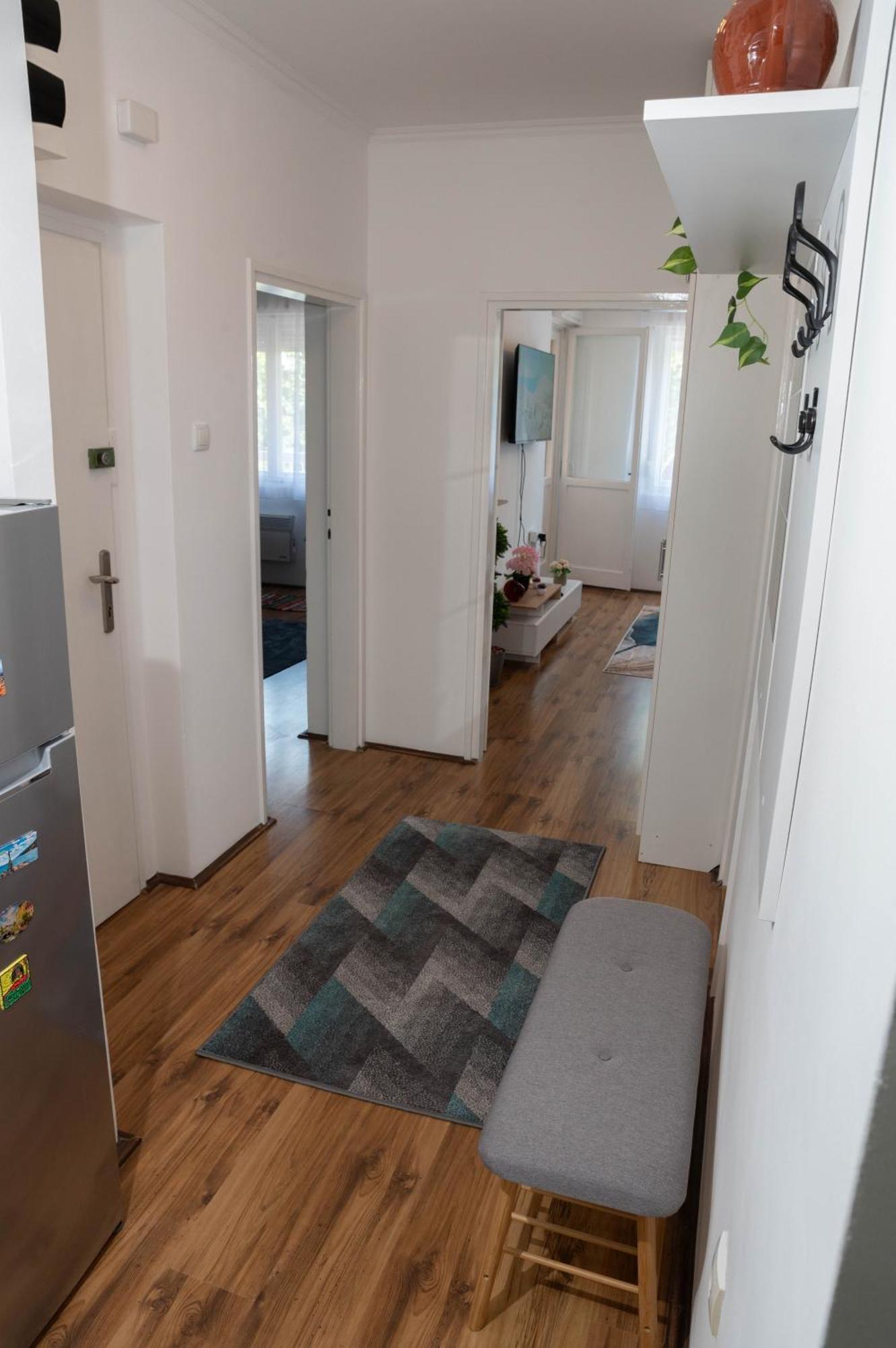Nadahome - With Fast Wifi And Free Parking