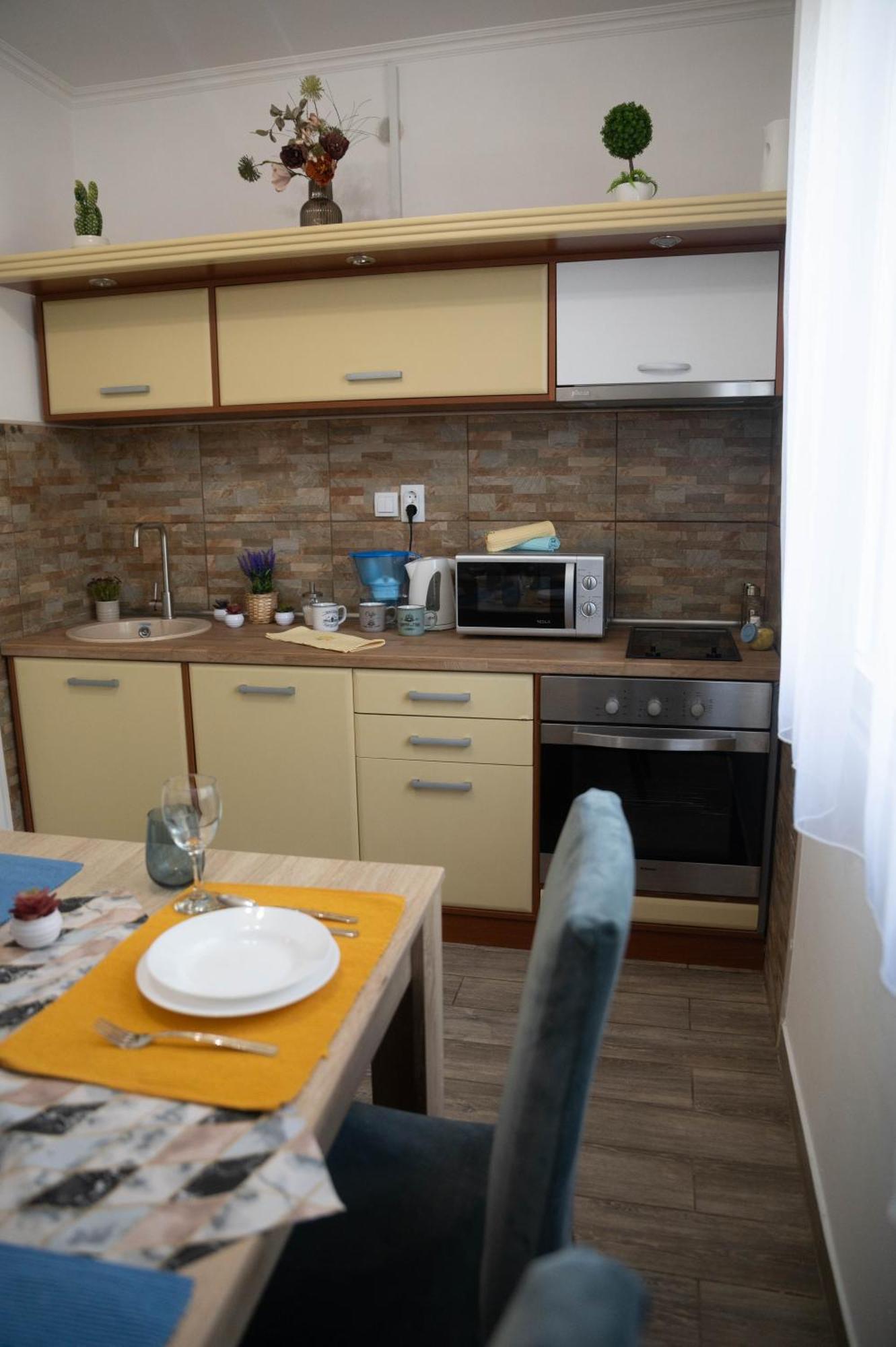 Nadahome - With Fast Wifi And Free Parking Sombor