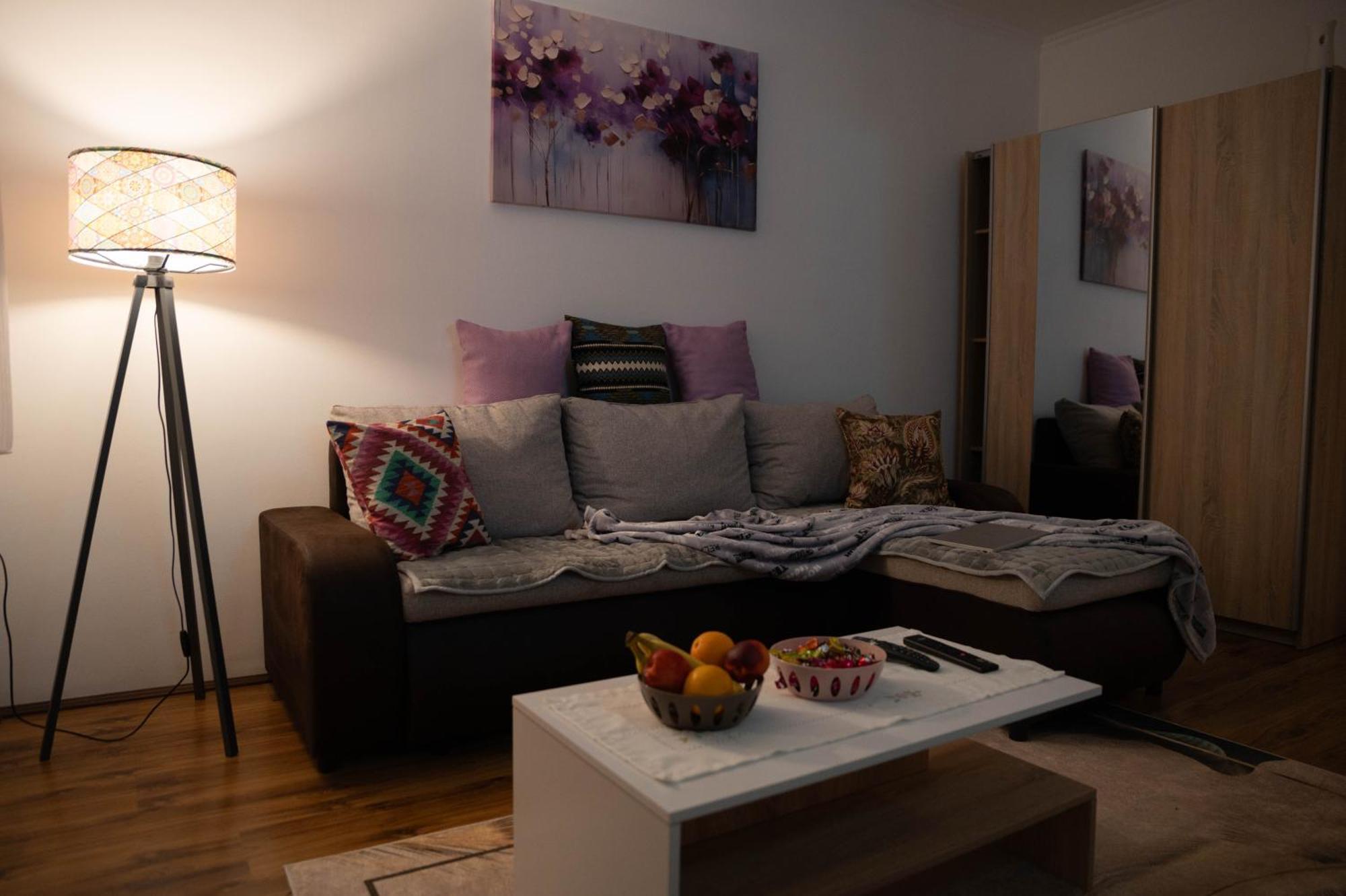 Nadahome - With Fast Wifi And Free Parking
