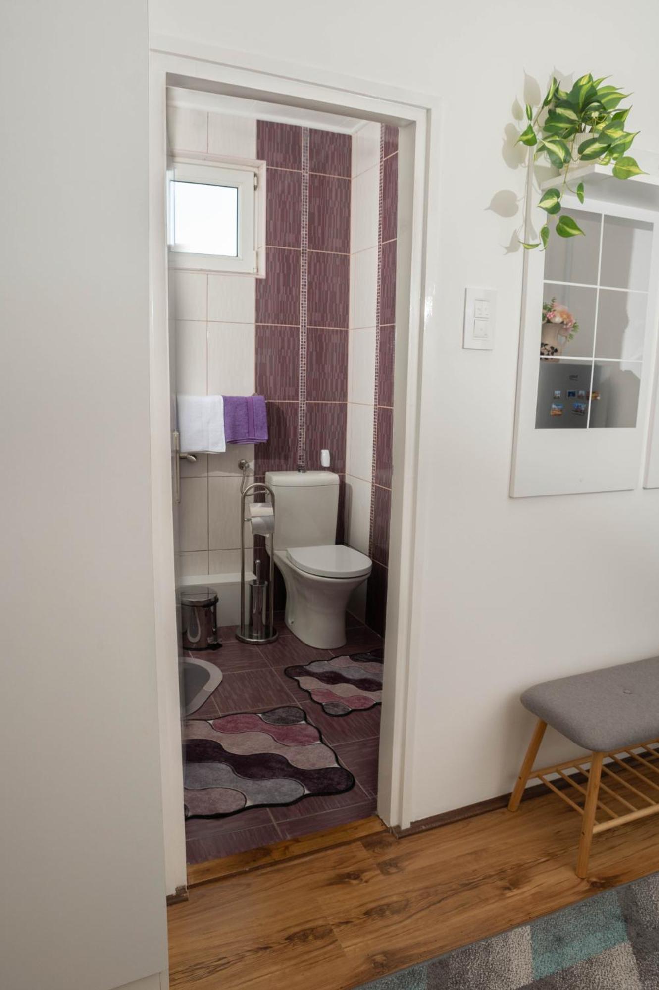 Nadahome - With Fast Wifi And Free Parking *