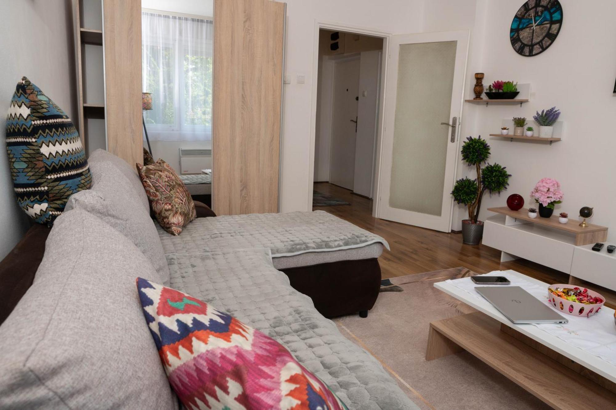 Nadahome - With Fast Wifi And Free Parking Sombor